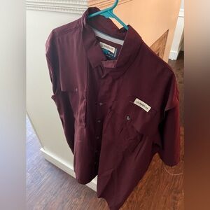 Magellan short sleeve button up fish gear maroon shirt. XL worn once.